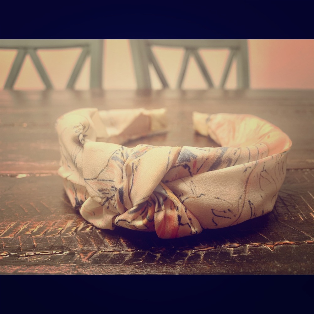 Retro white print headband